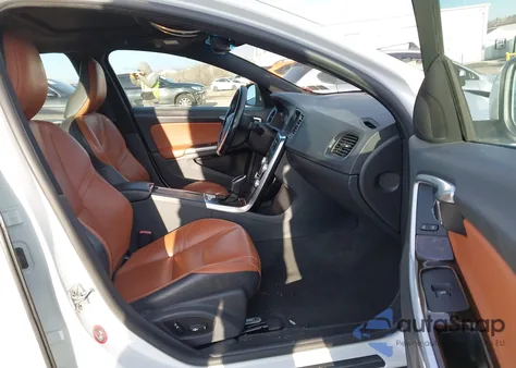 2015 Volvo S60 T5 Premier z USA, uszkodzony, nr VIN YV1612TK7F1345460